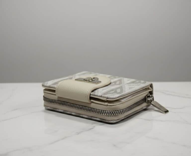 Women's patterned wallet