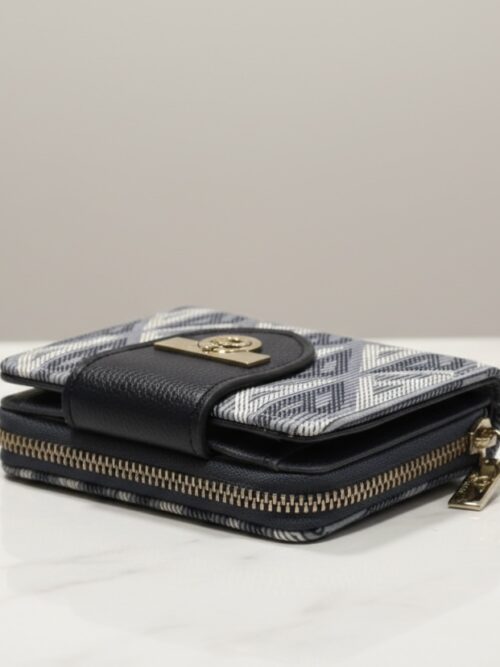 Women’s patterned wallet