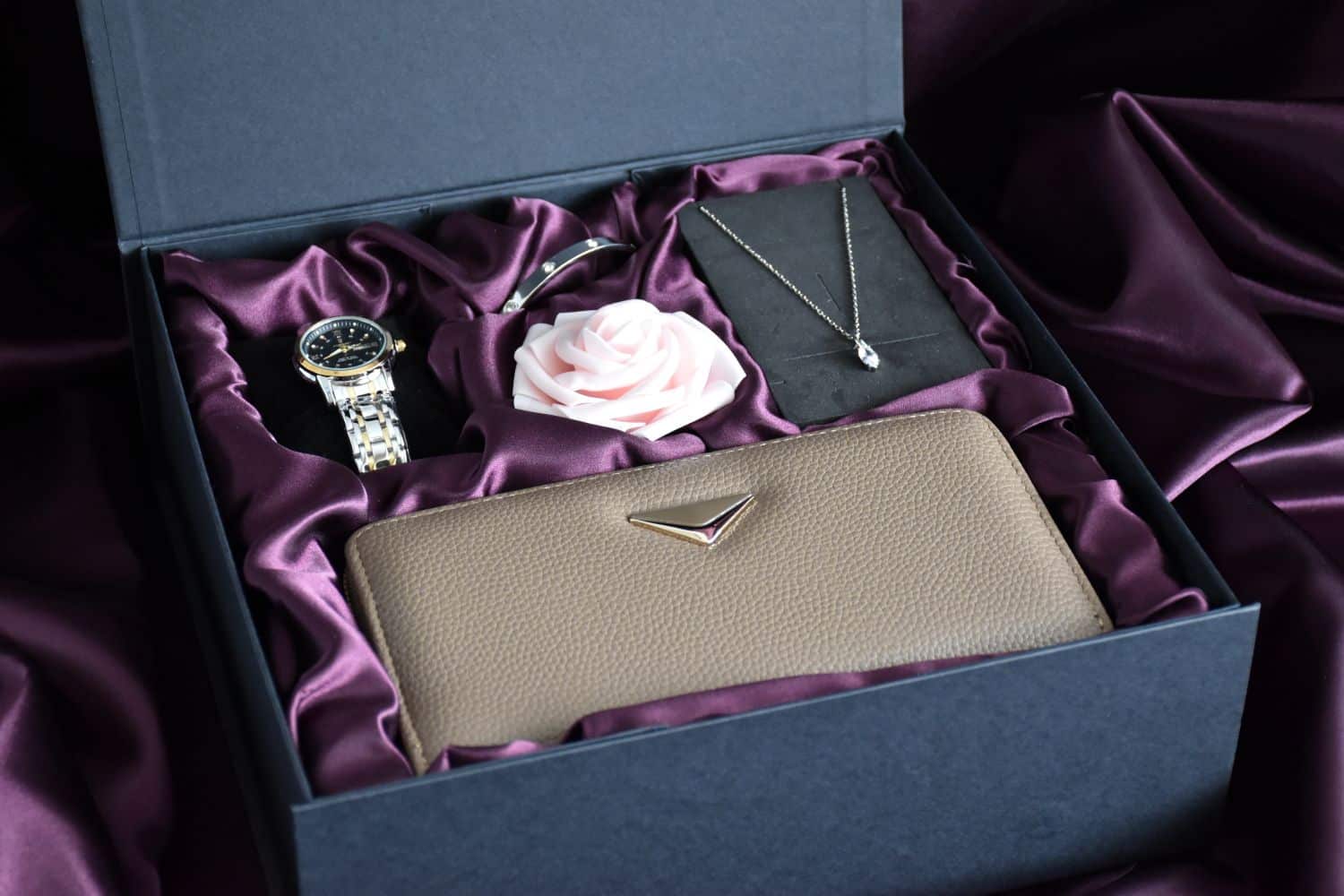 Women Gift Set - Light Brown Edition - Image 4